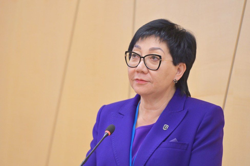 Президент Союза «ТПП Сахалинской области» Г. Ю. Дзюба награждена Почётной грамотой Президента РФ.